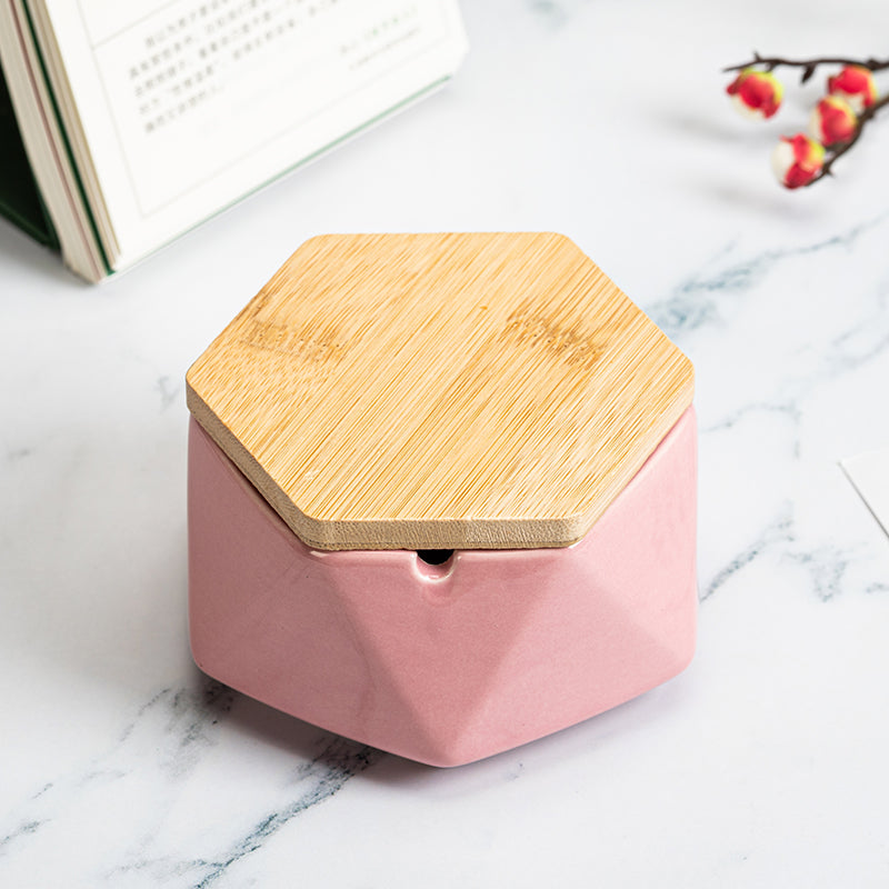 Keramik-Aschenbecher mit Deckel