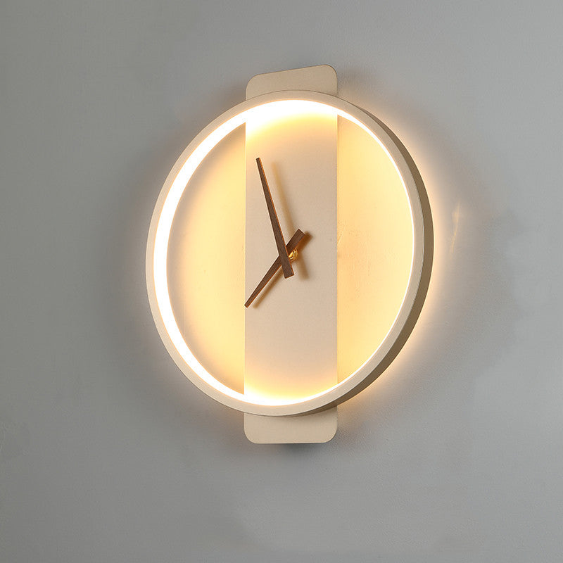 Wandlampe mit Uhr