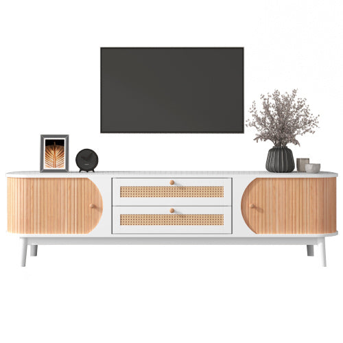 TV-Schrank im natürlichen Landhausstil