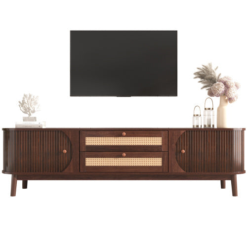 TV-Schrank im natürlichen Landhausstil