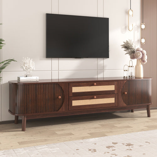 TV-Schrank im natürlichen Landhausstil