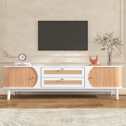 TV-Schrank im natürlichen Landhausstil