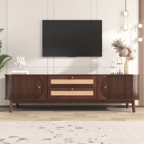 TV-Schrank im natürlichen Landhausstil